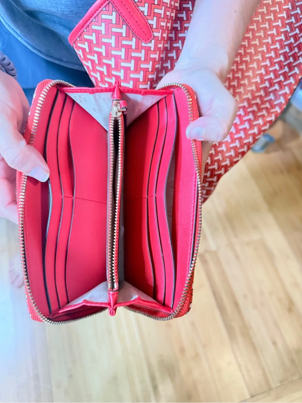 Tory Burch Geometric Zip Wallet